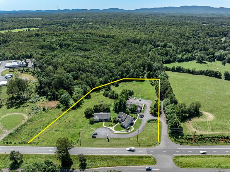 65 Deane Rd, Ruckersville, VA à vendre - Photo du bâtiment - Image 2 de 18