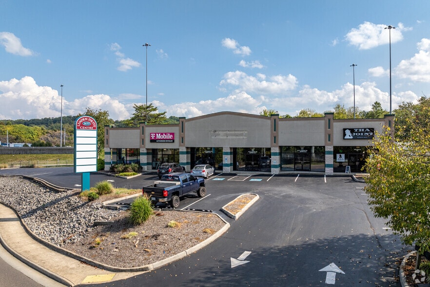 3177 Linden Dr, Bristol, VA for sale - Primary Photo - Image 1 of 15