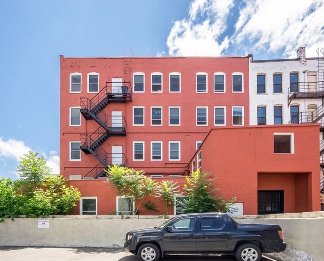 More details for Strong Performing Student Housing – for Auction, Binghamton, NY