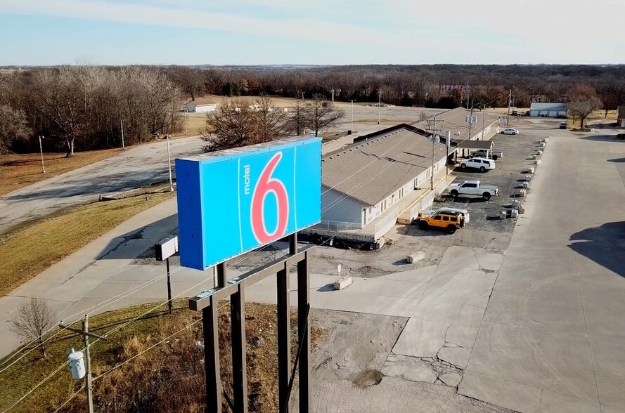 1920 Bob Griffin Rd, Cameron, MO for sale - Building Photo - Image 3 of 53