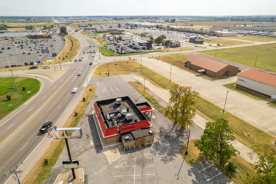 1105 S Main St, Sikeston, MO for sale - Building Photo - Image 2 of 18