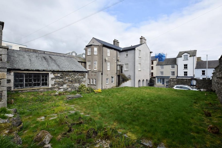 2 Queen St, Ulverston for lease - Building Photo - Image 2 of 3