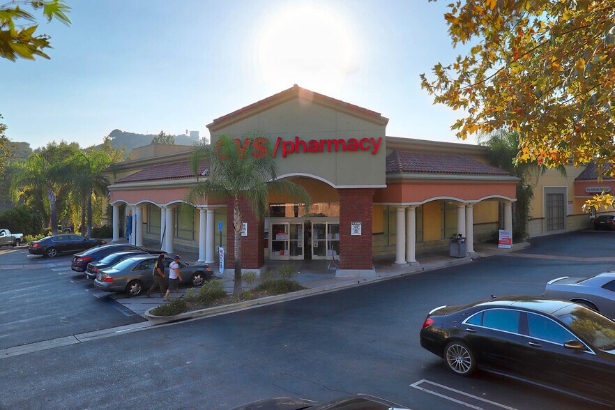 6588 Foothill Blvd, Tujunga, CA à vendre - Photo du bâtiment - Image 1 de 2