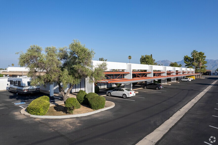 8230 E Broadway Blvd, Tucson, AZ à vendre - Photo du bâtiment - Image 3 de 43