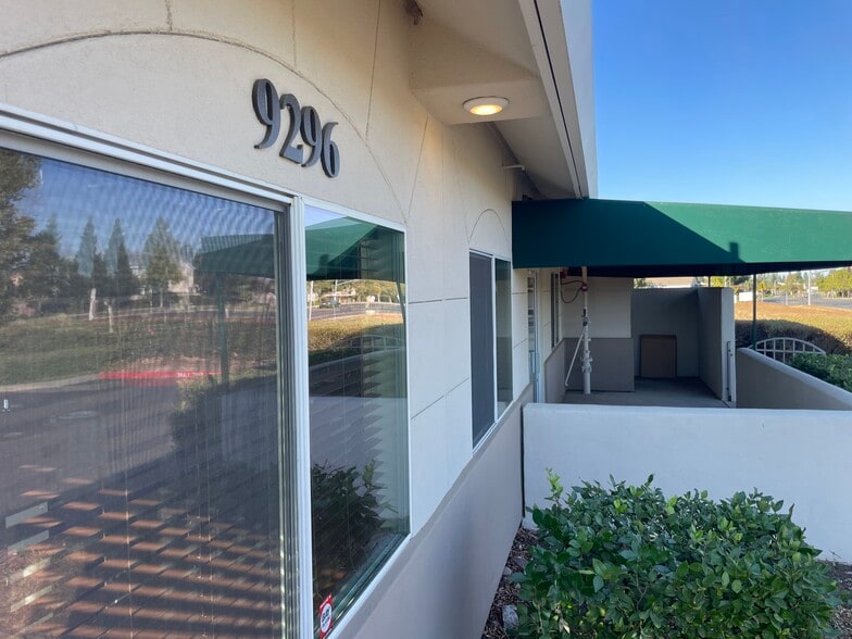 9296 Vintage Park Dr, Sacramento, CA for lease - Building Photo - Image 3 of 16