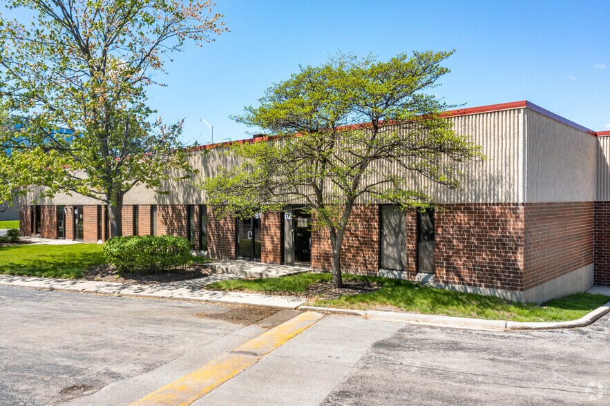 5420 Newport Dr, Rolling Meadows, IL à louer - Photo du bâtiment - Image 3 de 6