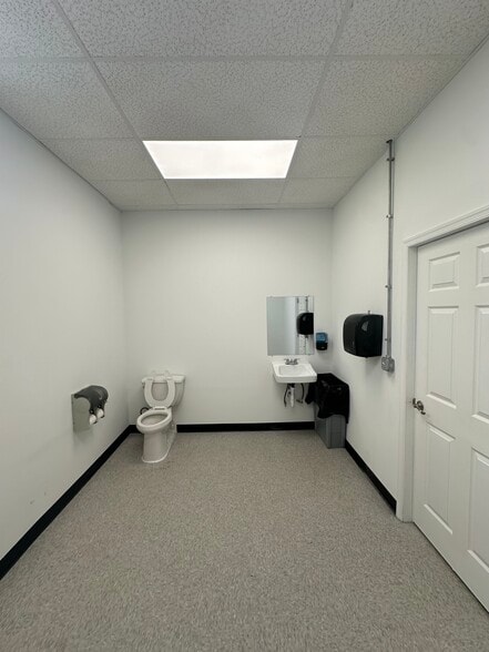 241 E Elm St, Conshohocken, PA for lease - Interior Photo - Image 3 of 5