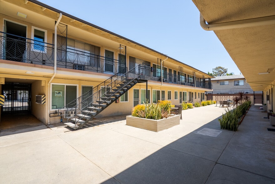 618-620 W Route 66, Glendora, CA for sale - Building Photo - Image 3 of 21