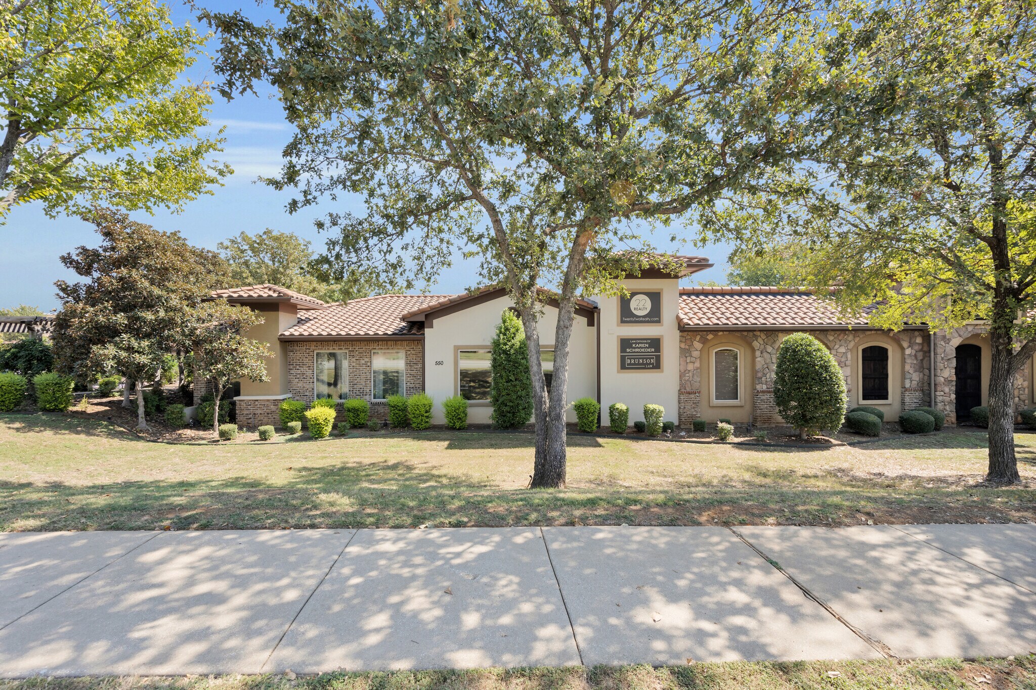 550 N Walnut Creek Dr, Mansfield, TX à vendre Photo du bâtiment- Image 1 de 22