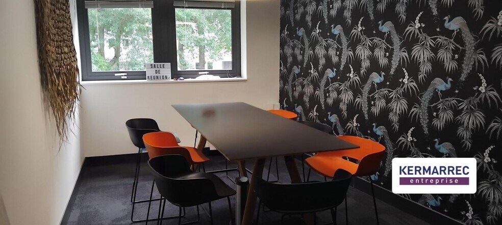 Office in Saint-Grégoire for lease - Interior Photo - Image 3 of 3