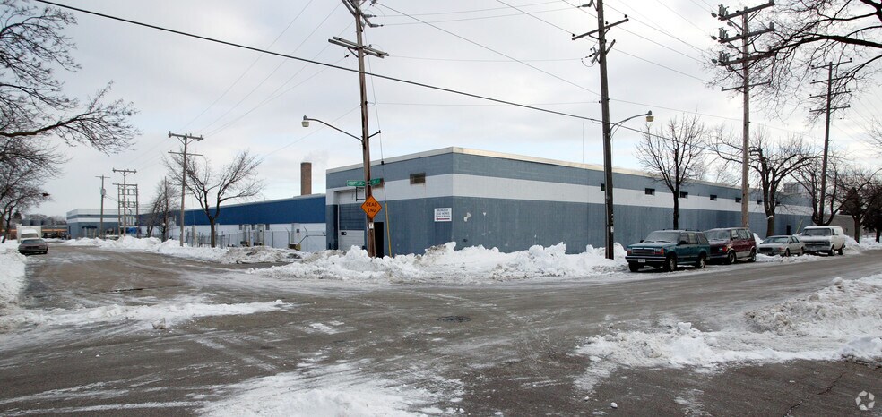 4722 N 28th St, Milwaukee, WI à vendre - Photo du bâtiment - Image 2 de 2