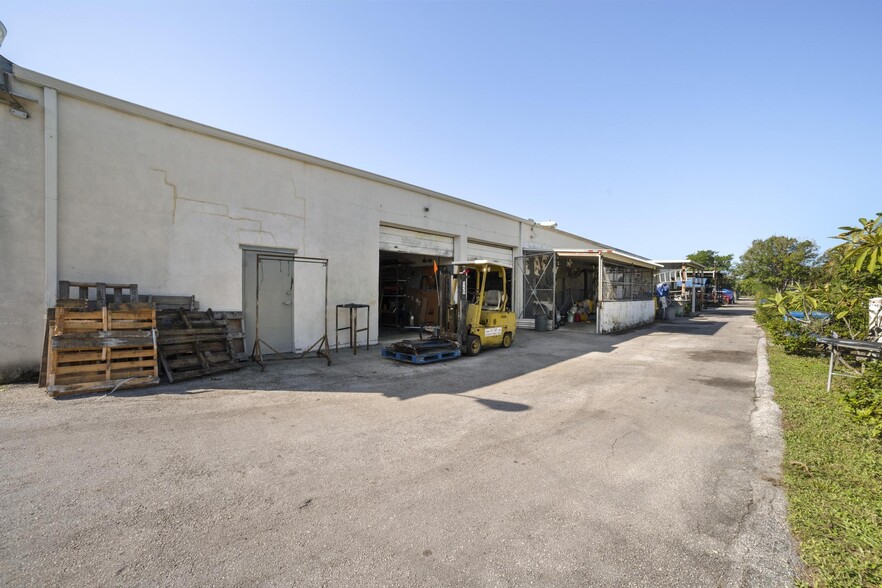 3909-3939 SW 12th Ct, Fort Lauderdale, FL for lease - Building Photo - Image 3 of 15