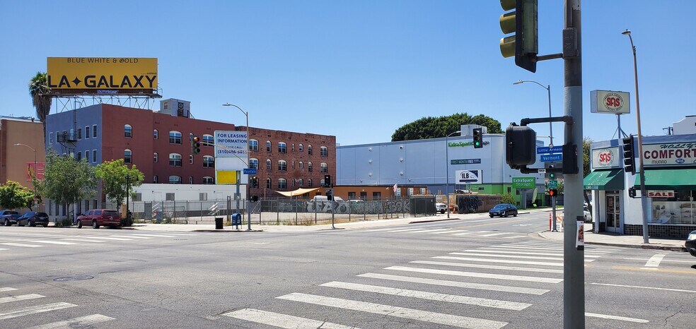 4708 Fountain Ave, Los Angeles, CA à louer - Photo du bâtiment - Image 3 de 3