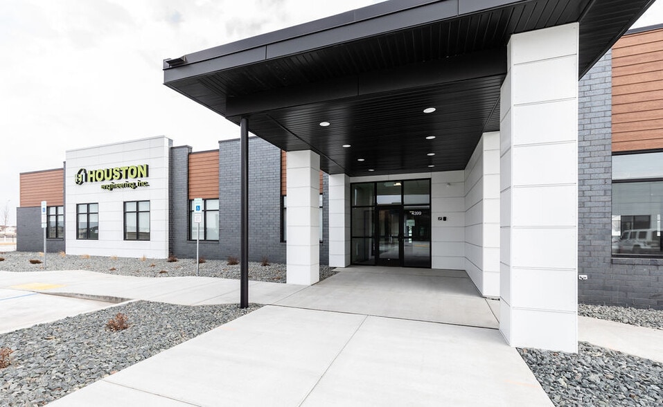 4303-4399 S Columbia Rd, Grand Forks, ND for sale - Building Photo - Image 3 of 25