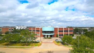 1400 Creek Way Dr, Sugar Land, TX for lease Building Photo- Image 2 of 17