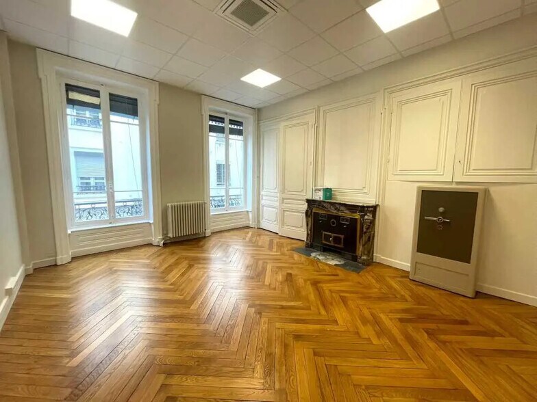 Bureau dans Lyon à louer - Photo du bâtiment - Image 2 de 11