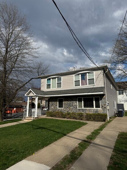 1023 Forest Hill Rd, Staten Island, NY for lease - Building Photo - Image 2 of 15