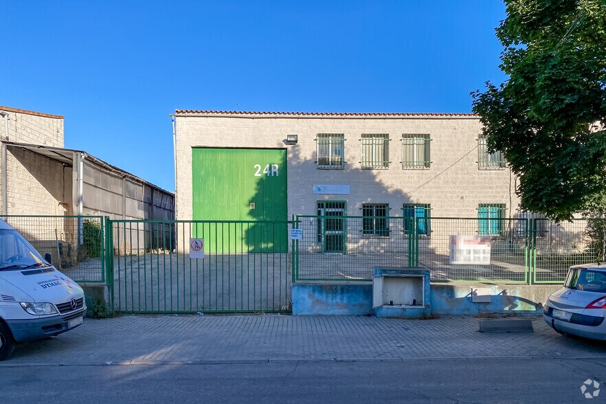 Calle los Frailes, 24 R, Daganzo de Arriba, Madrid à vendre - Photo du bâtiment - Image 2 de 3