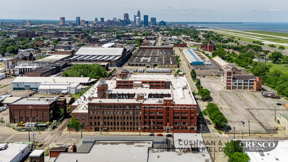 4700 Lakeside Ave, Cleveland, OH à louer - Aérien - Image 2 de 5