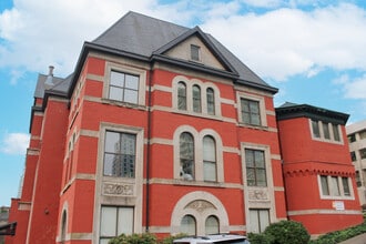 668 Carnarvon St, New Westminster, BC for lease Building Photo- Image 1 of 3