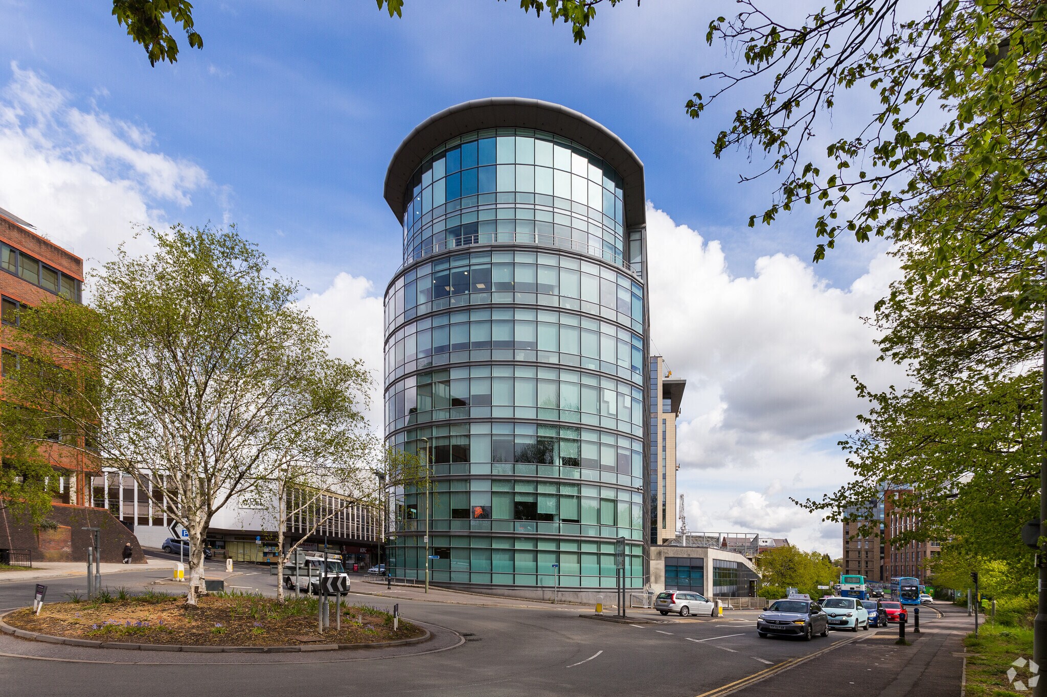 62 High St, Redhill for lease Primary Photo- Image 1 of 13