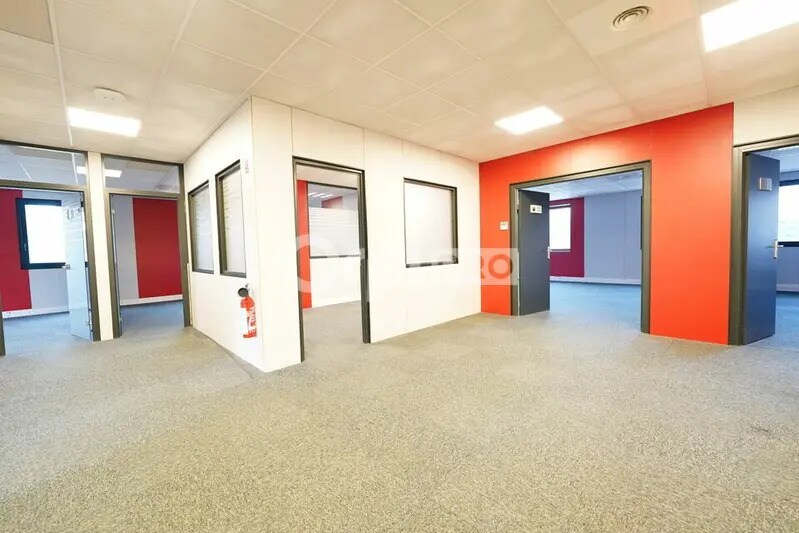 Bureau dans Saint-Genis-Laval à louer - Photo intérieure - Image 1 de 8