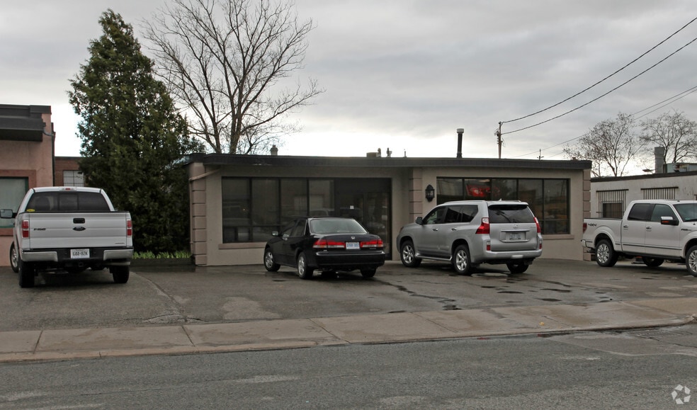 17 Oakland Ave, Toronto, ON à louer - Photo principale - Image 1 de 2