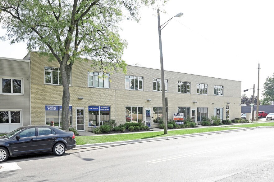 360-376 Hilton Dr, Ferndale, MI à louer - Photo du bâtiment - Image 2 de 12