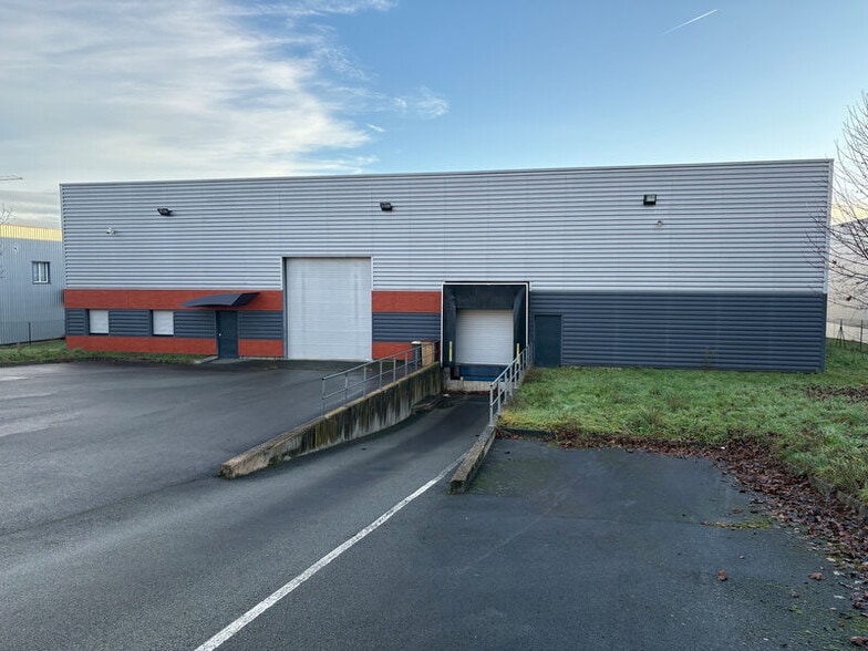 Flex in Gleizé for lease - Building Photo - Image 1 of 5
