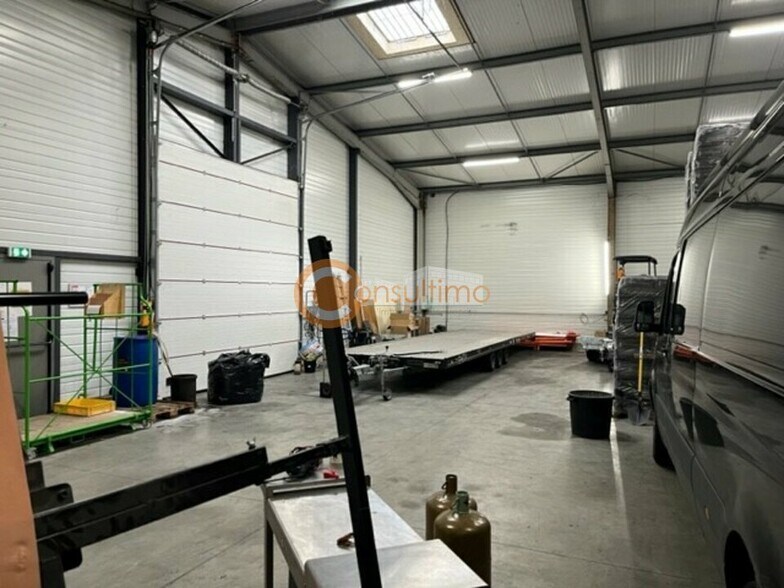 Flex in Saint-Loubès for sale - Building Photo - Image 2 of 9