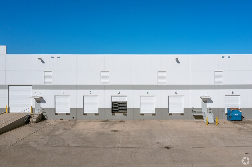 2510 W Main St, Grand Prairie, TX for lease - Building Photo - Image 2 of 4