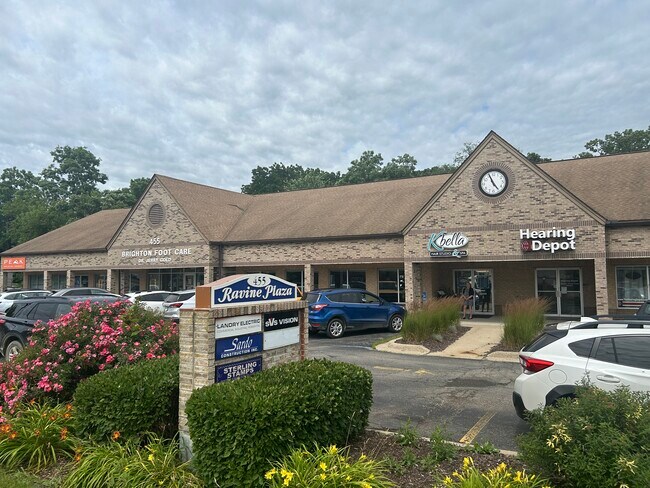 Plus de détails pour 455 E Grand River Ave, Brighton, MI - Commerce de détail à louer