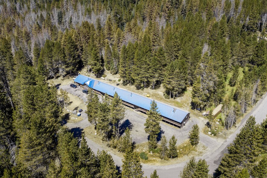 55380 Flintridge Dr, Shaver Lake, CA à vendre - Photo du bâtiment - Image 2 de 10