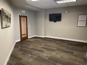 320 1st St N, Jacksonville Beach, FL for lease Interior Photo- Image 2 of 13