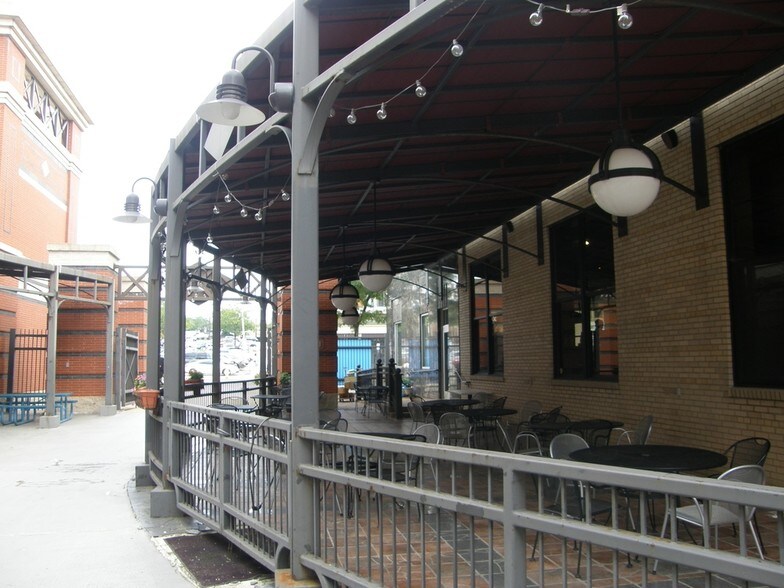 326 S Main St, Akron, OH à vendre - Photo du bâtiment - Image 3 de 6