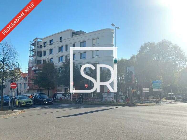 Bureau dans Clermont-Ferrand à vendre - Photo du bâtiment - Image 3 de 10