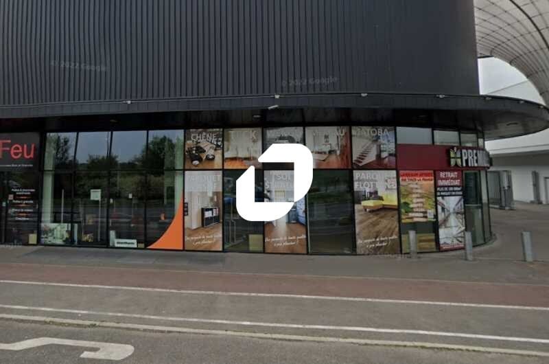 Retail in Chambourcy for lease - Building Photo - Image 1 of 4