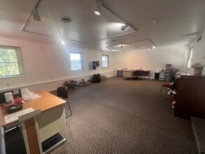 2302 Kirkwood Hwy, Wilmington, DE for lease Interior Photo- Image 2 of 8