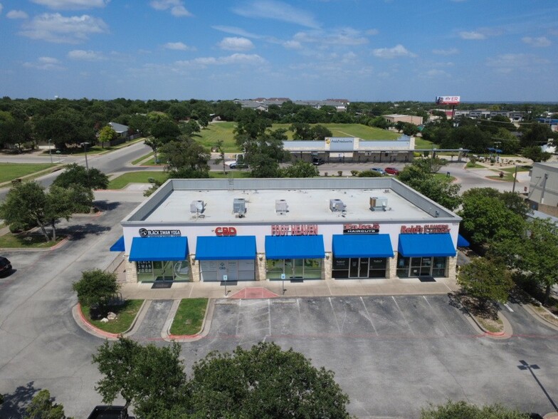 1050 N Lakeline Blvd, Cedar Park, TX à louer - Photo du bâtiment - Image 2 de 4