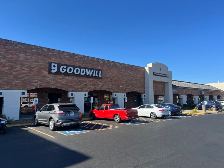 1122 N Higley Rd, Mesa, AZ à louer - Photo du bâtiment - Image 3 de 12