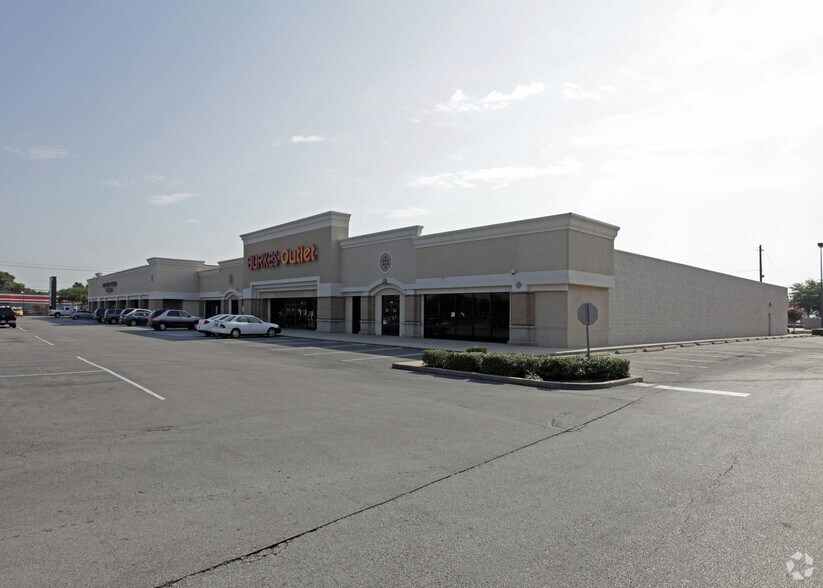 3620 Spencer Hwy, Pasadena, TX à vendre - Photo du bâtiment - Image 2 de 3