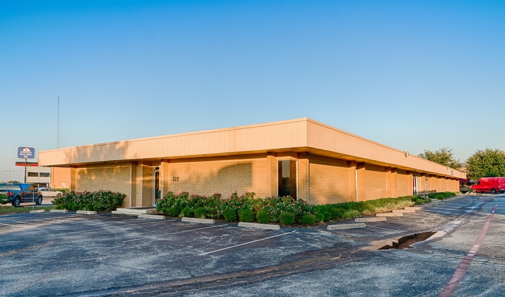 227 NE Loop 820, Hurst, TX for lease - Building Photo - Image 2 of 13