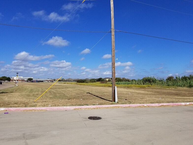 9750 Legacy Dr, Fort Worth, TX à vendre - Photo du bâtiment - Image 3 de 5