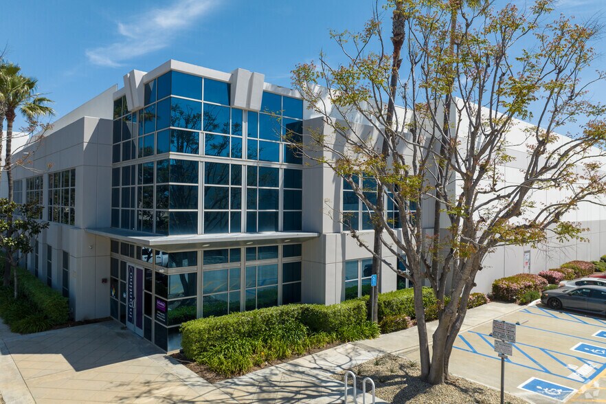 13489 Jurupa Ave, Fontana, CA for lease - Primary Photo - Image 1 of 7