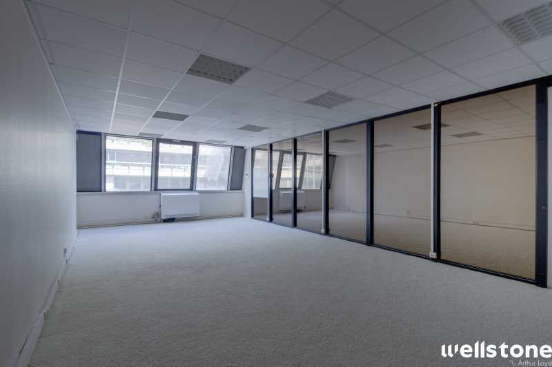 32 Rue De Paradis, Paris for sale - Interior Photo - Image 2 of 26
