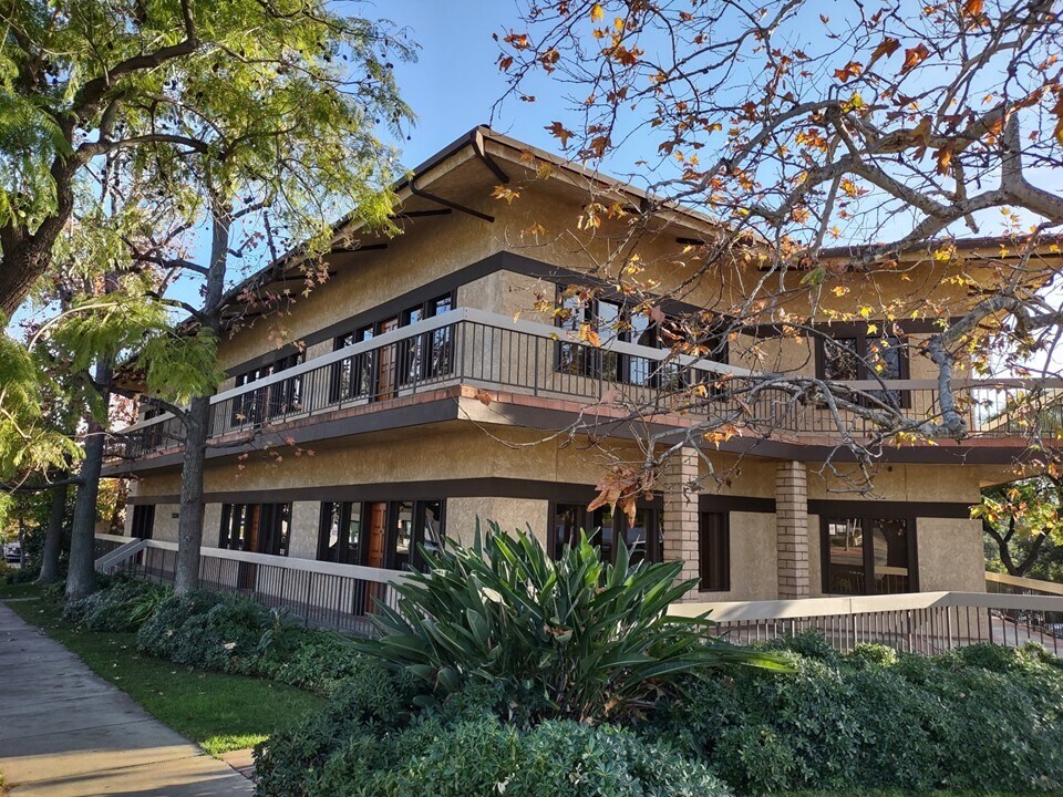 2550 Honolulu Ave, Montrose, CA à louer Photo du bâtiment- Image 1 de 7