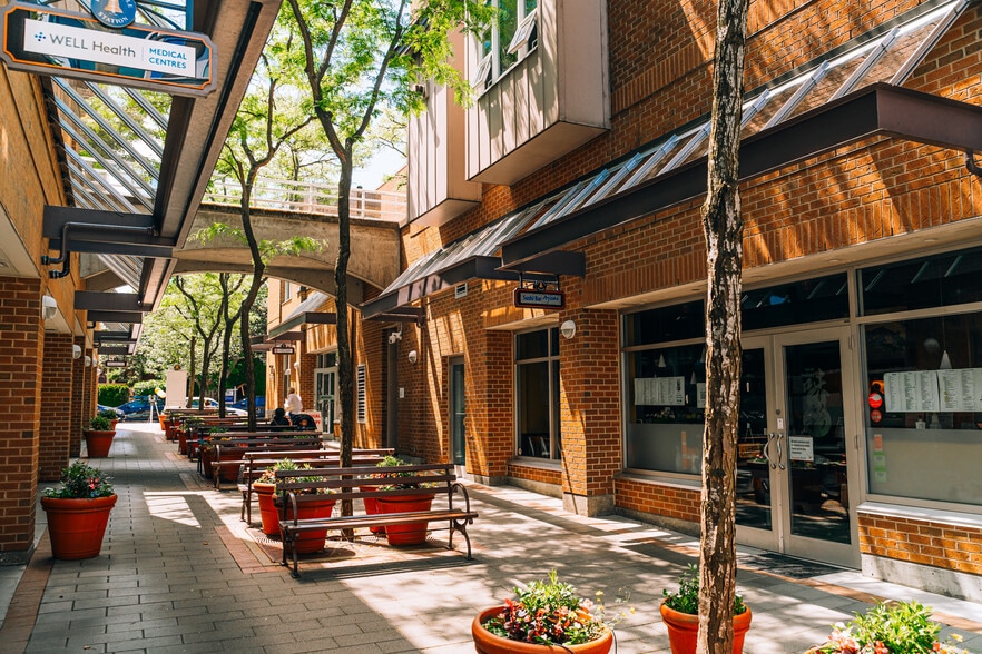 2061-2073 W 42nd Ave, Vancouver, BC for lease - Building Photo - Image 2 of 3