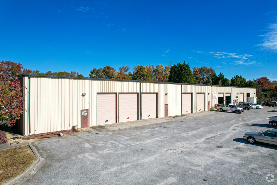 305 Industrial Way, Fayetteville, GA à vendre - Photo principale - Image 1 de 1