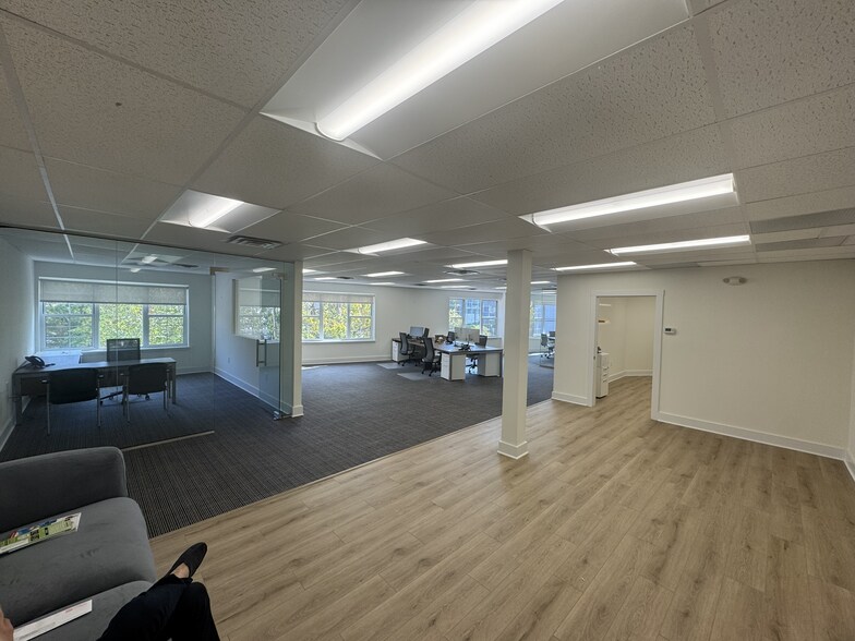 136 Main St, Westport, CT à louer - Photo du bâtiment - Image 3 de 10