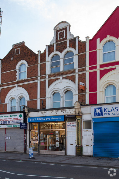 219 Streatham Rd, Mitcham for lease - Primary Photo - Image 1 of 3